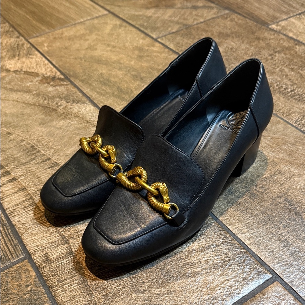 Tory Burch- black grained leather, gold horse-head motif, 45mm heel,Sz. 8